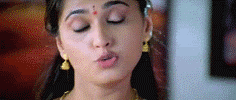anushka_mutitippu.gif